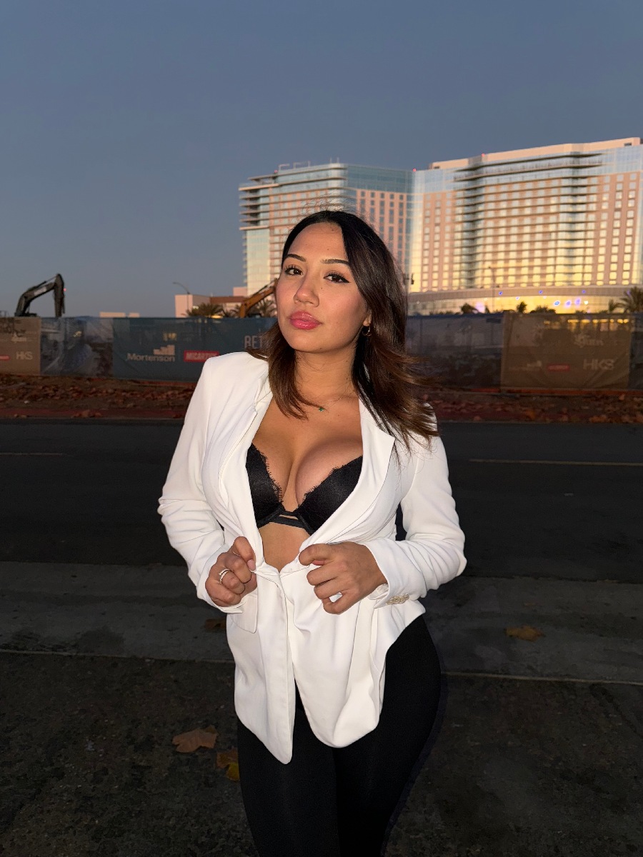 Take a pause and enjoy Ali Cruz — streaming from Vatican