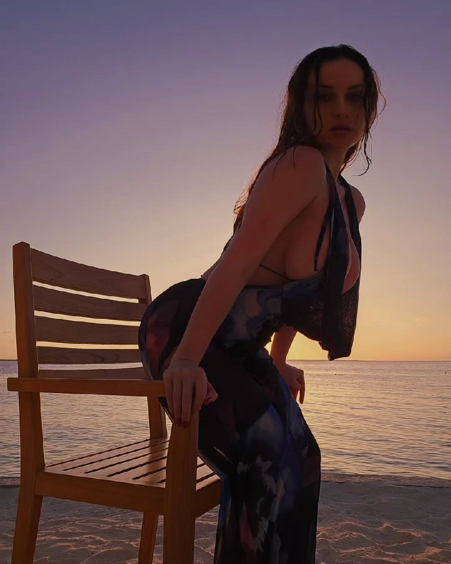 Sexy girl Miranda Faith nude in Vatican