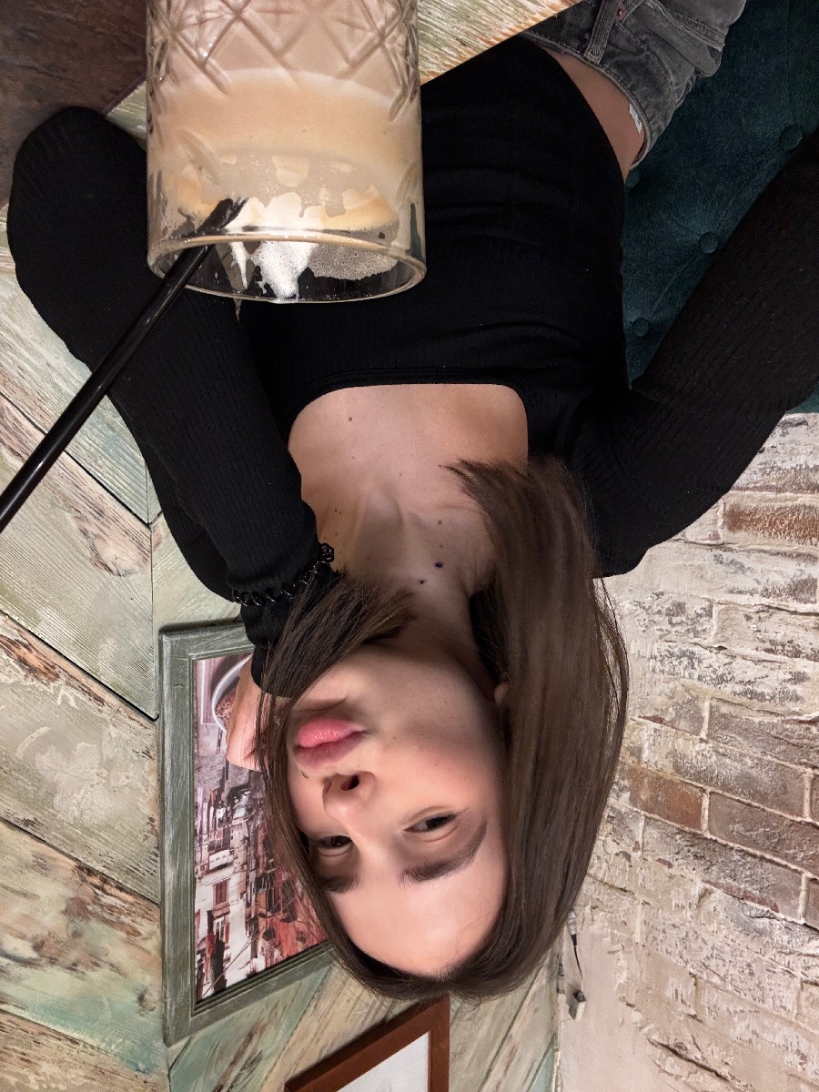 Fresh photos, fresh mood — Tina online in Vatican